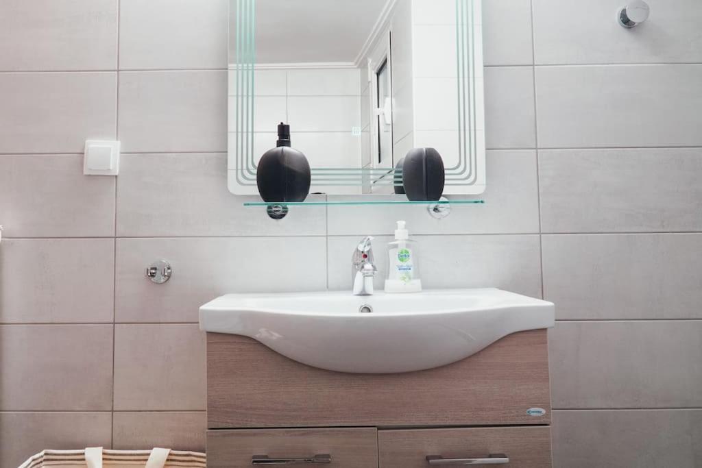 Charming In Keramikos Apartament